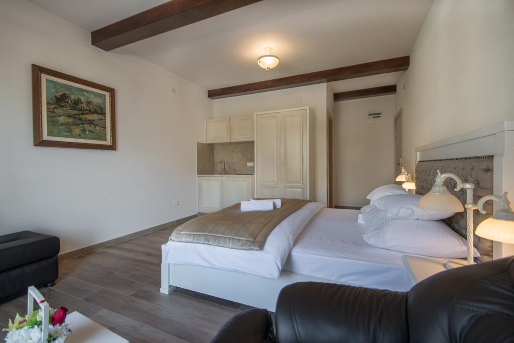 Apartments Marija Risan Habitación foto
