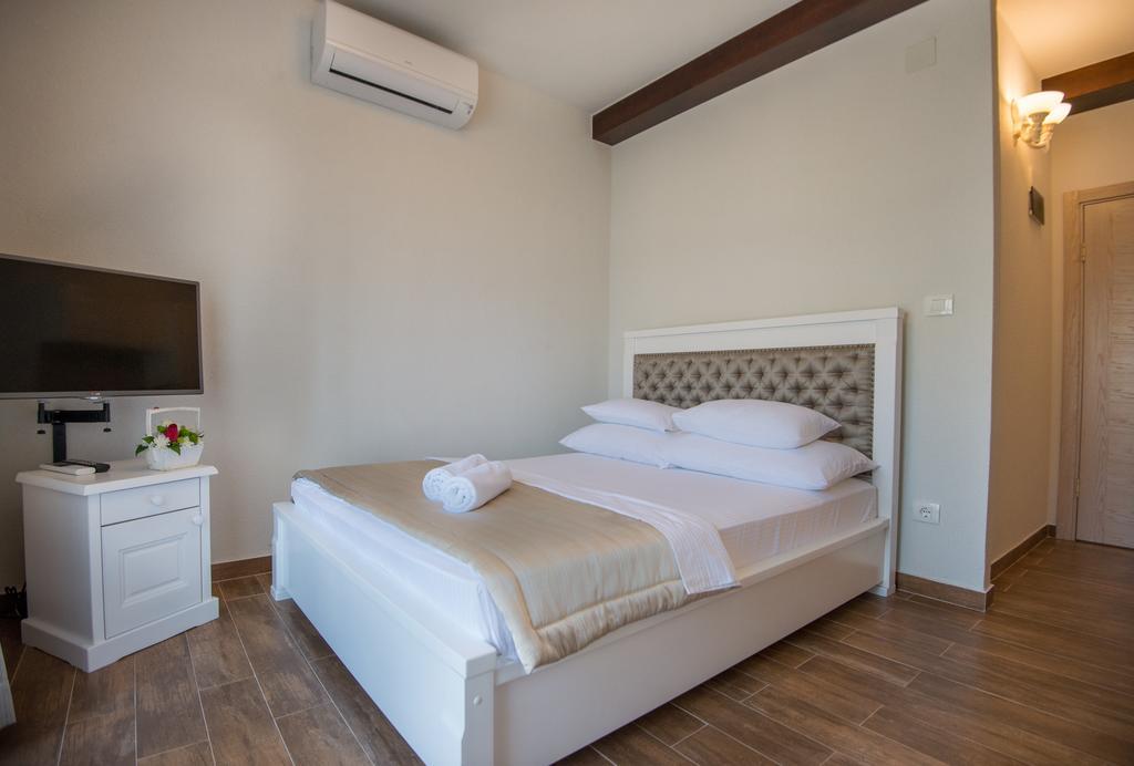 Apartments Marija Risan Habitación foto